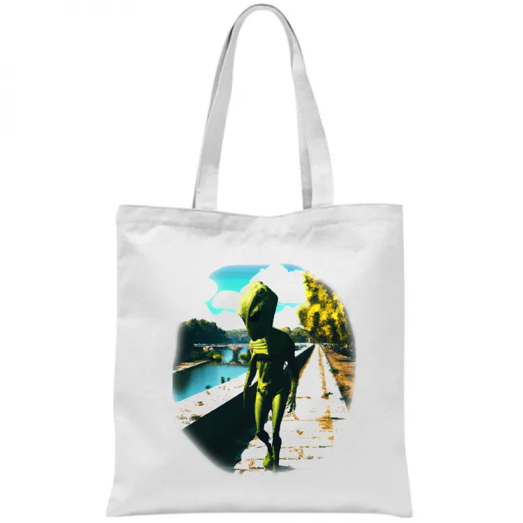 Aliens in Rome - Lungotevere